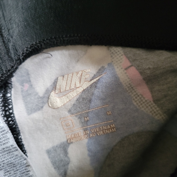 Nike Newspaper Graphic Leggings - Picture 8 of 9